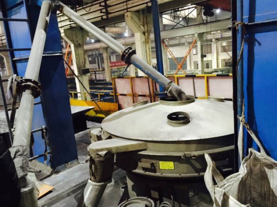 Vibrating screen to sieve the metallurgy industry iron powder